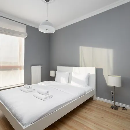 Dunska Chic By Bookinghost